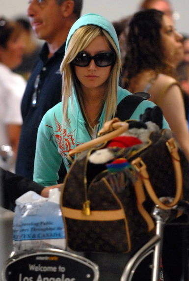 ashley_tisdale_cool clothes.jpg